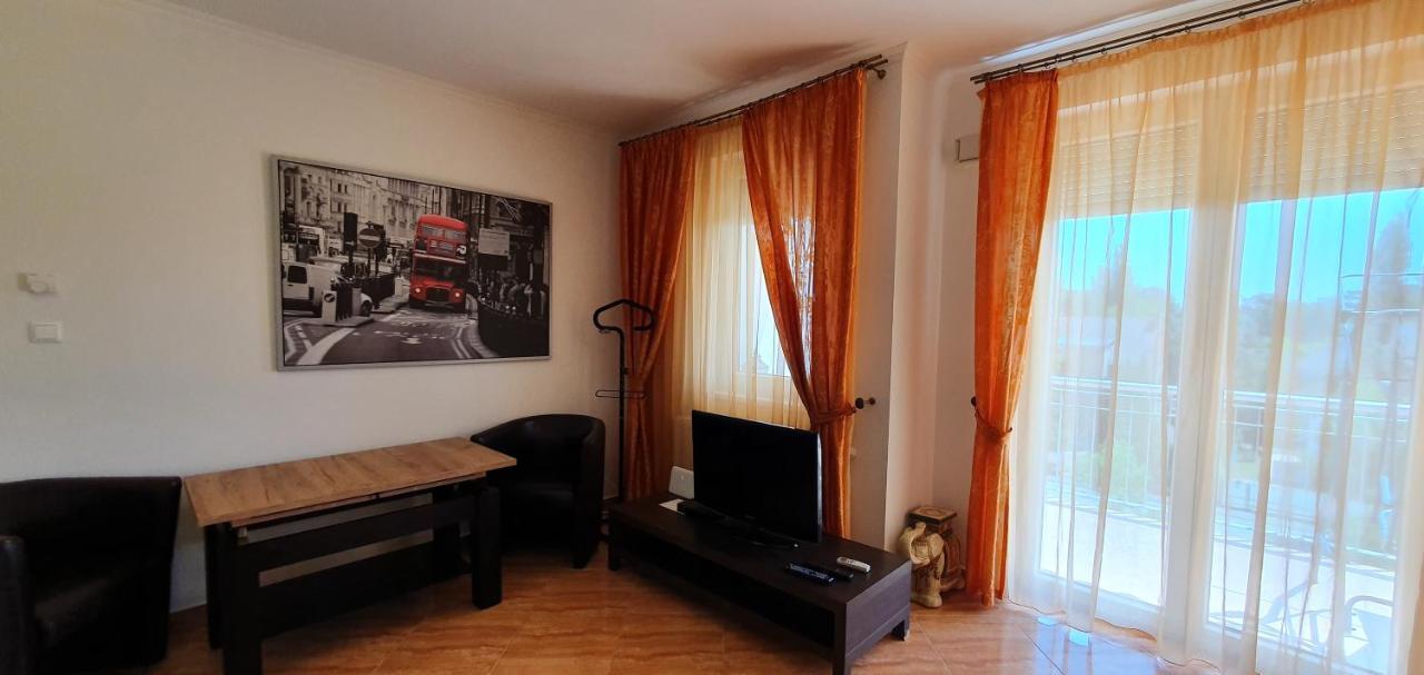 Bazsi Golden Apartment *