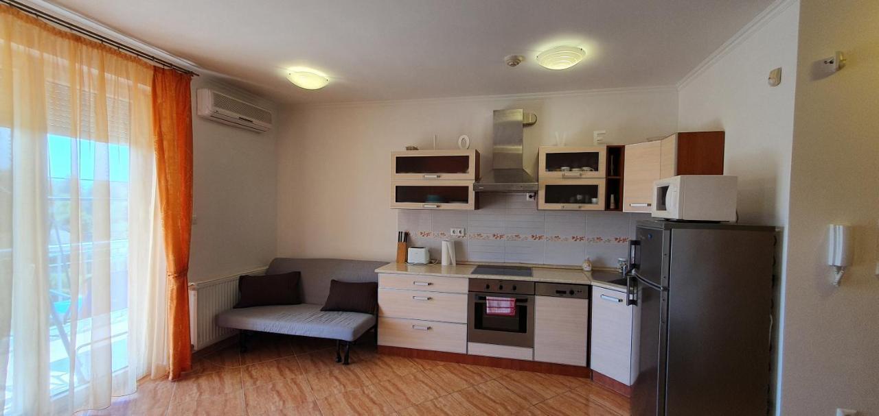 Bazsi Golden Apartment *